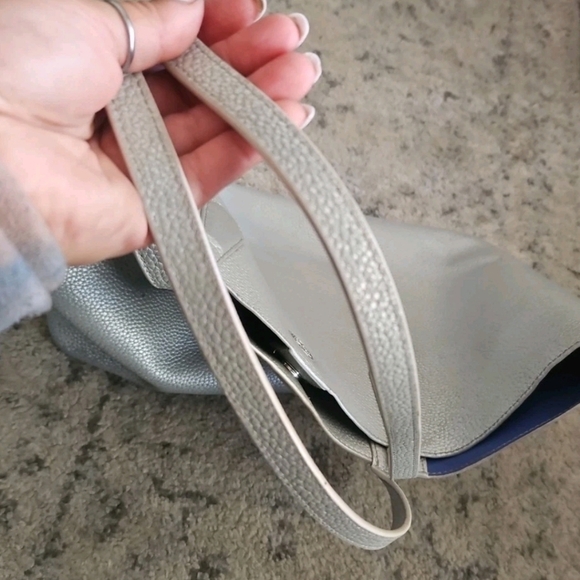 Tory Burch Silver Metallic Pebbled Leather Perry Large Tote Bag - Picture 6 of 16